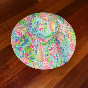 Lilly Pulitzer Hat in Catch The Wave Print